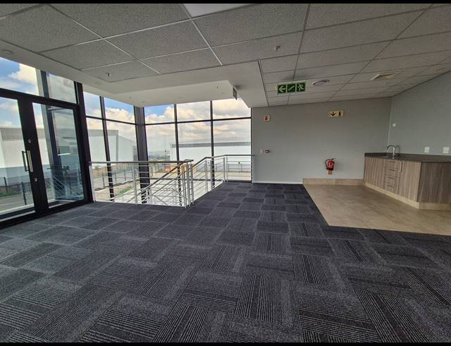 2,208M² WAREHOUSE TO LET IN AIRPORT PARK